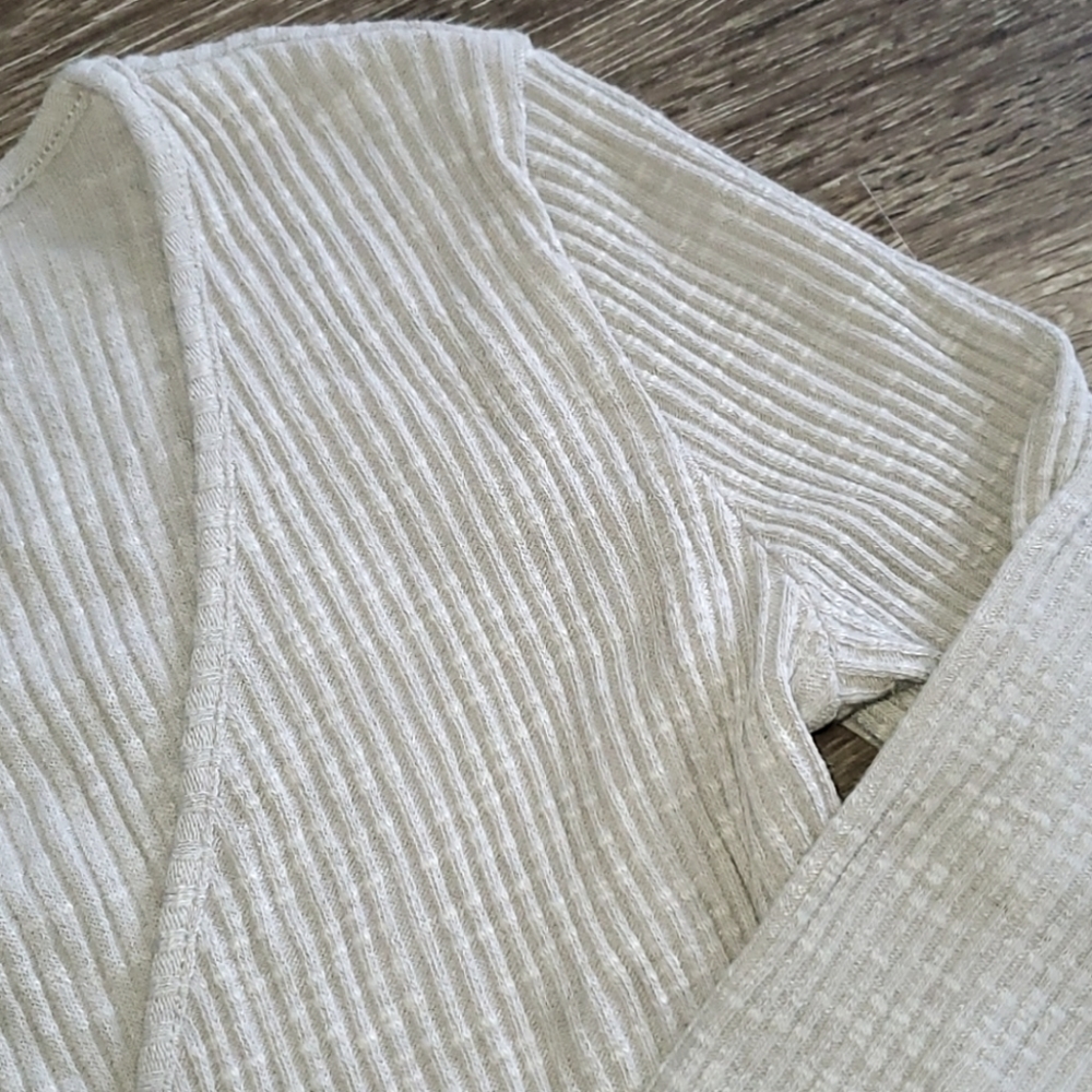 Forever 21 Long Sleeve Gray Top - Picture 4 of 7